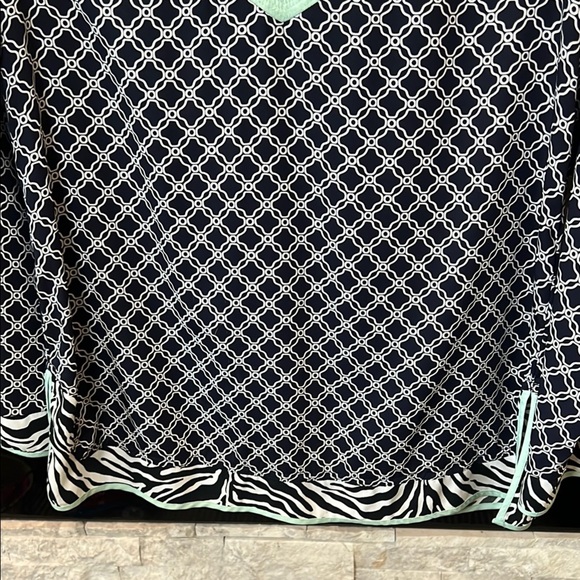 Dana Buchman Dark Navy and White V Neckline Long Sleeve Tunic Blouse size 6 - Picture 6 of 9